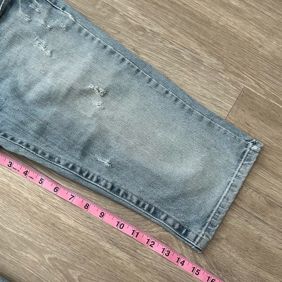American Eagle Vintage Light Wash Denim Distressed Capri Bermuda Knee Shorts 6 - Picture 8 of 8